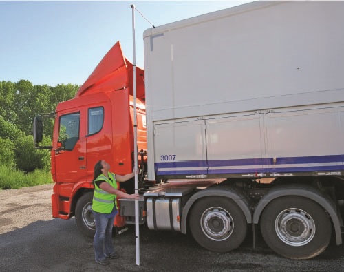 Measuring the height of a heavy goods vehicle